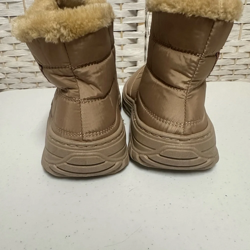 Avalanche slip on cold weather‎ boots size 8.5 tan like new condition